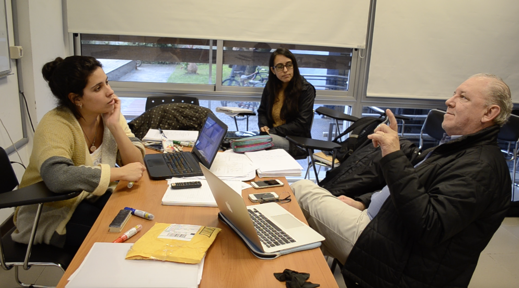 Ricardo Armentano, Phd (docente responsable), Gabriela Olivera y Luna (docente), Camila Simoes (estudiante avanzada de la Licenciatura en Ingeniería Biológica.